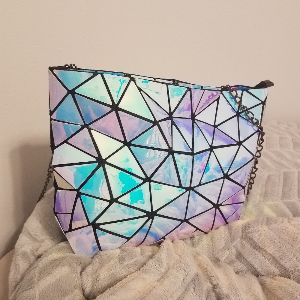 Geometric Holographic Crossbody